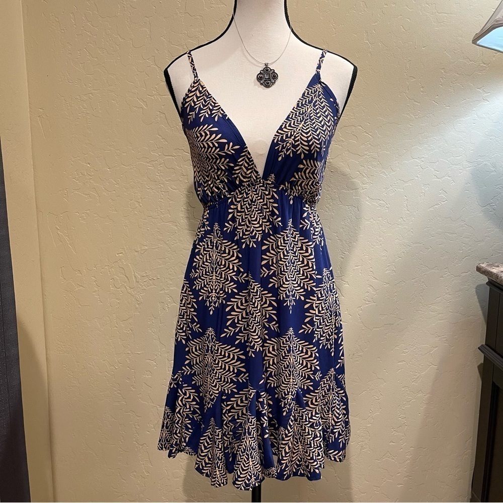 CUPSHE
Women's Geo Print V-Neck
Mini Dress new with tags size small